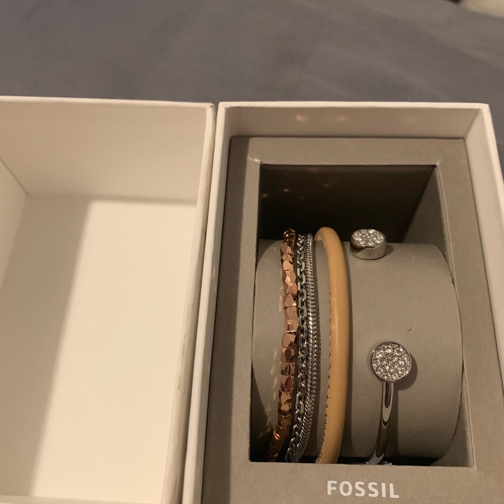 Women’s fossil bracelet set